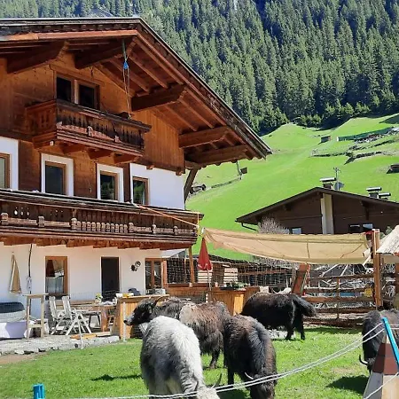 Permadieshof Hostel Sankt Leonhard im Pitztal